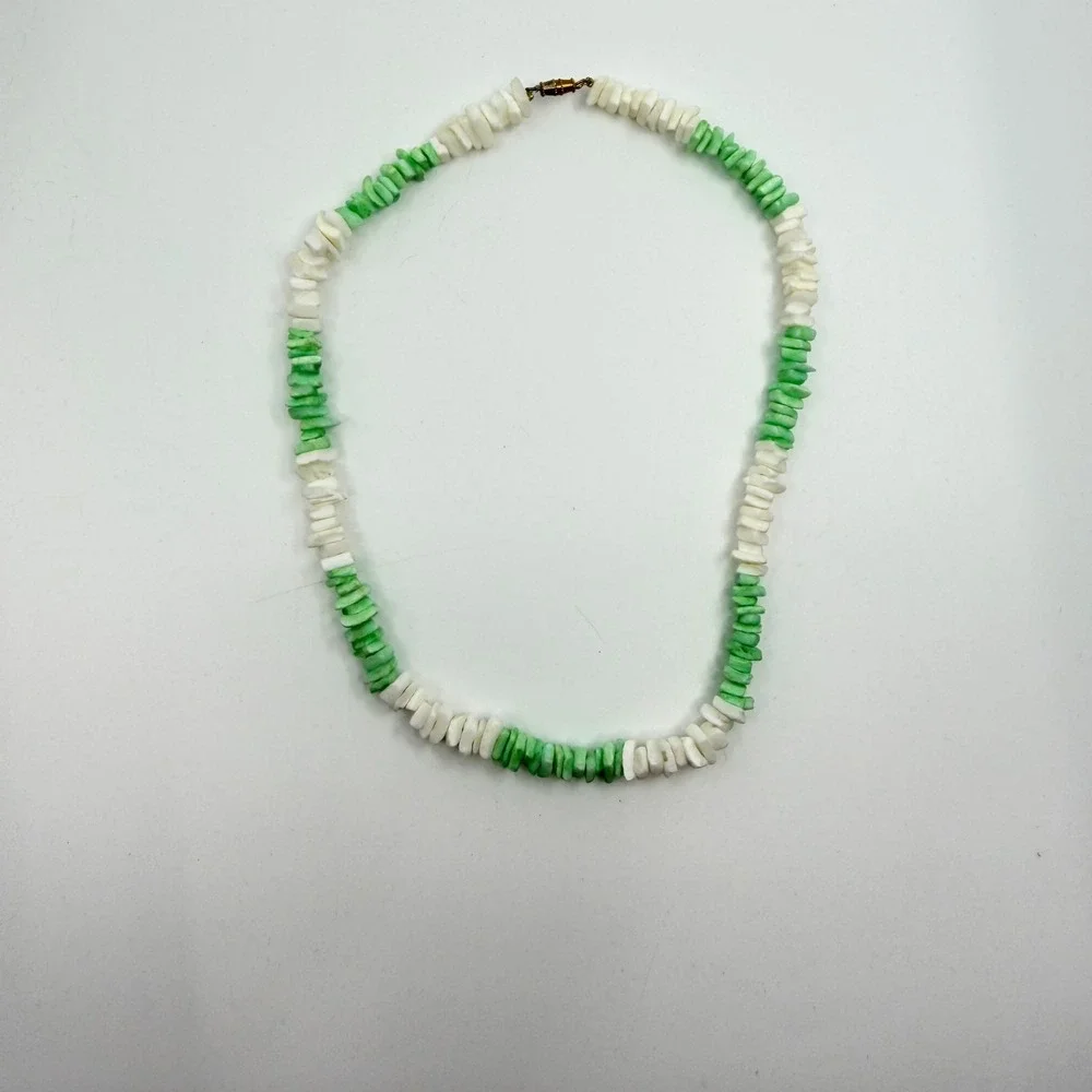 Vintage Y2K Chip Bead Necklace White & Green Retro Beach Jewelry